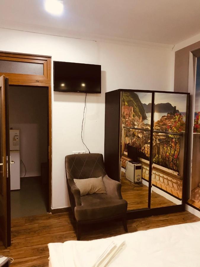 Studio Apartment Near Republic Square Jerevan Buitenkant foto